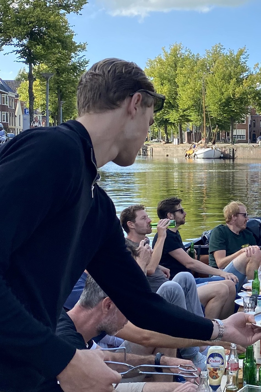 Groningen: City canal cruise (with unlimited drinks) - The 1.5-hour route through Groningen