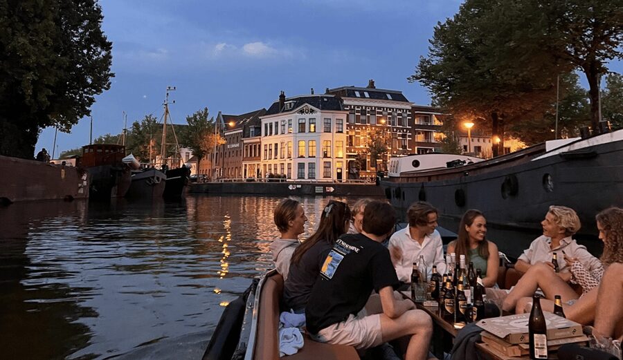 Groningen: City canal cruise (with unlimited drinks) - Booking flexibility and practical limits