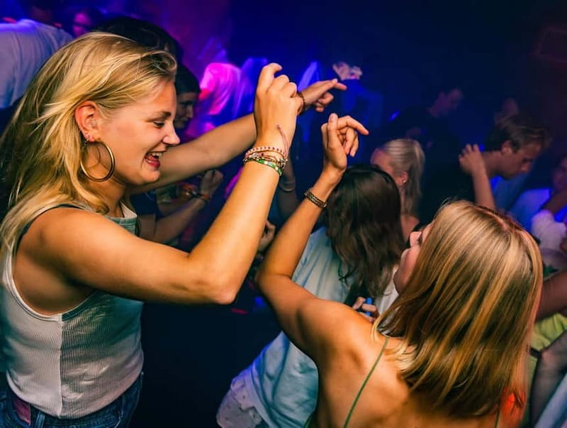 Groningen: Pub Crawl with Pub Quiz, Free Shots and Games - Why this pub crawl works for solo visitors
