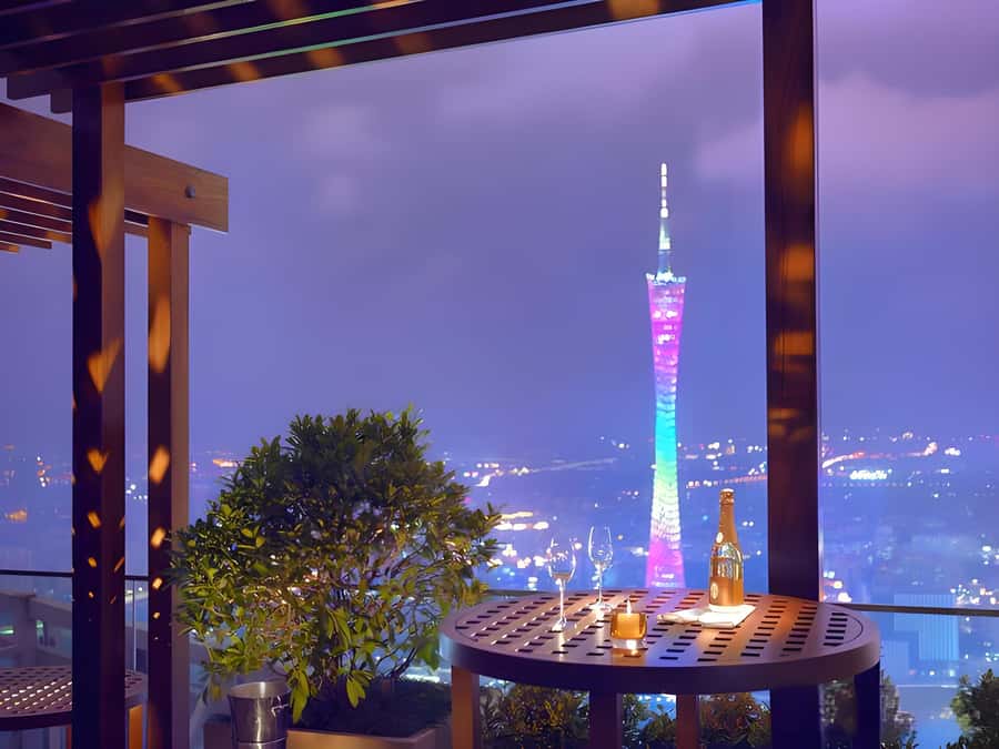 GuangZhou: 70 Floor RoofTop openair Bar, Sunset & Light Show - What the 70th-floor experience is really like