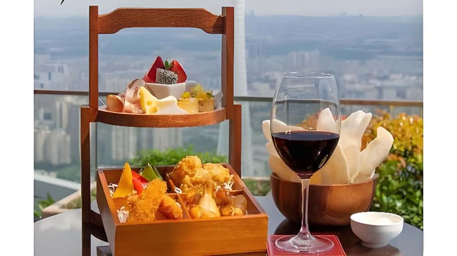 GuangZhou: 70 Floor RoofTop openair Bar, Sunset & Light Show - Is $80 a fair price?