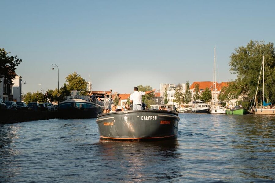 Haarlem Private Canal Tour with Bites and Unlimited Drinks - Stories that give the scenery a human feel