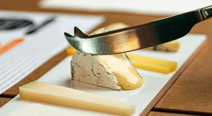 Hahndorf: Grunthal Gin, Beer, Wine, and Cheese Tasting - Staying for modern Australian food and deep dish pizza