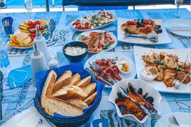Half-Day Exclusive Catamaran Cruise in Santorini with Meal and Open Bar - Small Details That Improve the Day
