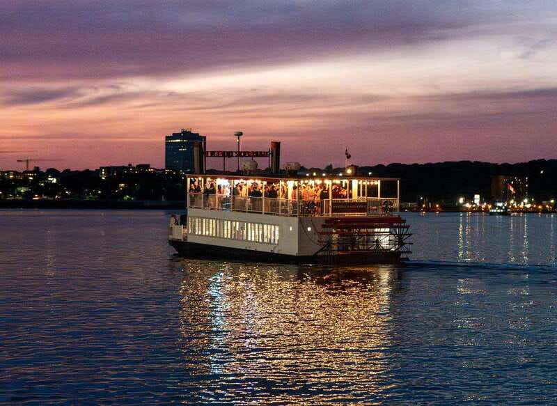 Halifax: Party Cruise on the Harbour Queen - The five-minute briefing and the first moments aboard