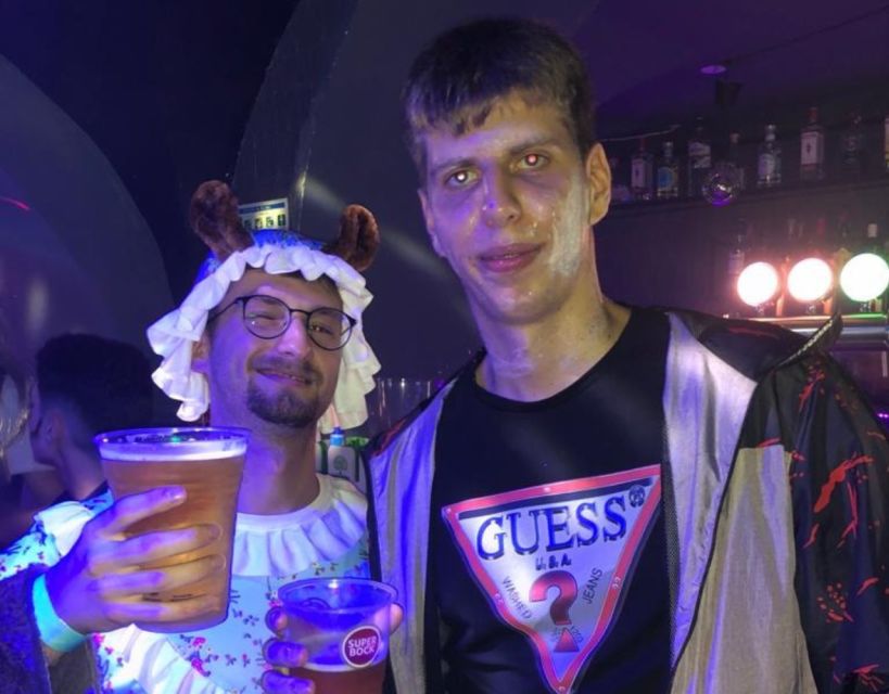 Halloween Haunts: Lisbon Pub Crawl Experience - Costume contests, masks, and group challenges
