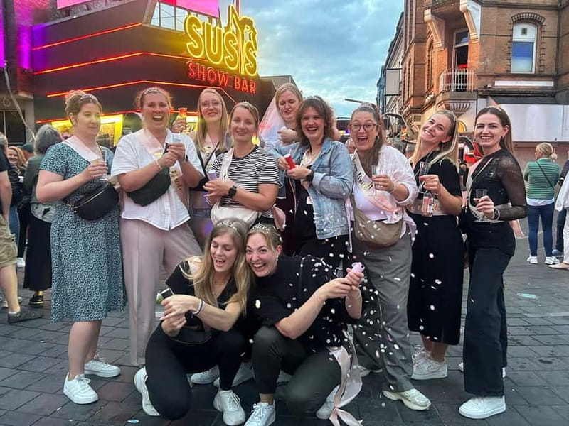 Hamburg Pub Crawl - 4 Locations, Shots & Club Entry - The night in four useful facts