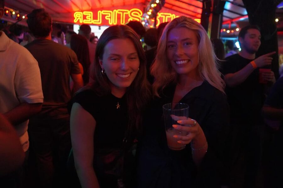 Hamburg: Reeperbahn Pub Crawl with Shots and Games - Key points at a glance