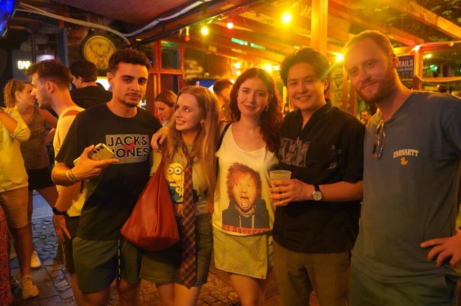 Hamburg: Reeperbahn Pub Crawl with Shots and Games - Games, challenges, and the final dance floor