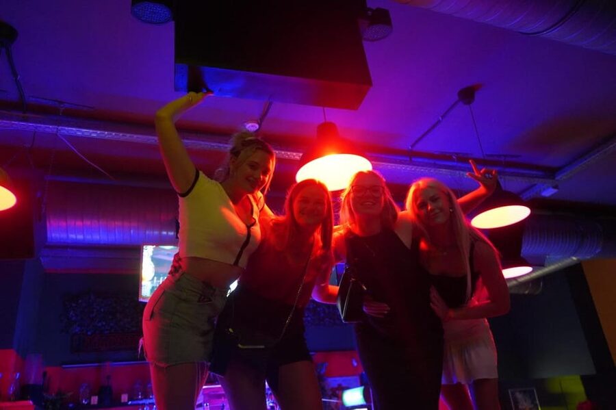 Hamburg: Reeperbahn Pub Crawl with Shots and Games - Who should book this Reeperbahn crawl