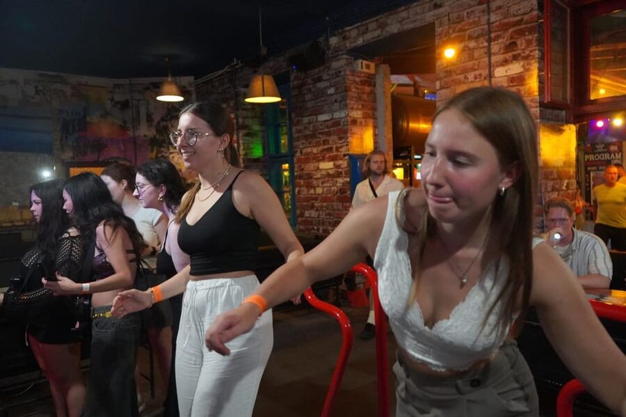 Hamburg: Reeperbahn Pub Crawl with Shots and Games - Meeting at the a&o hostel