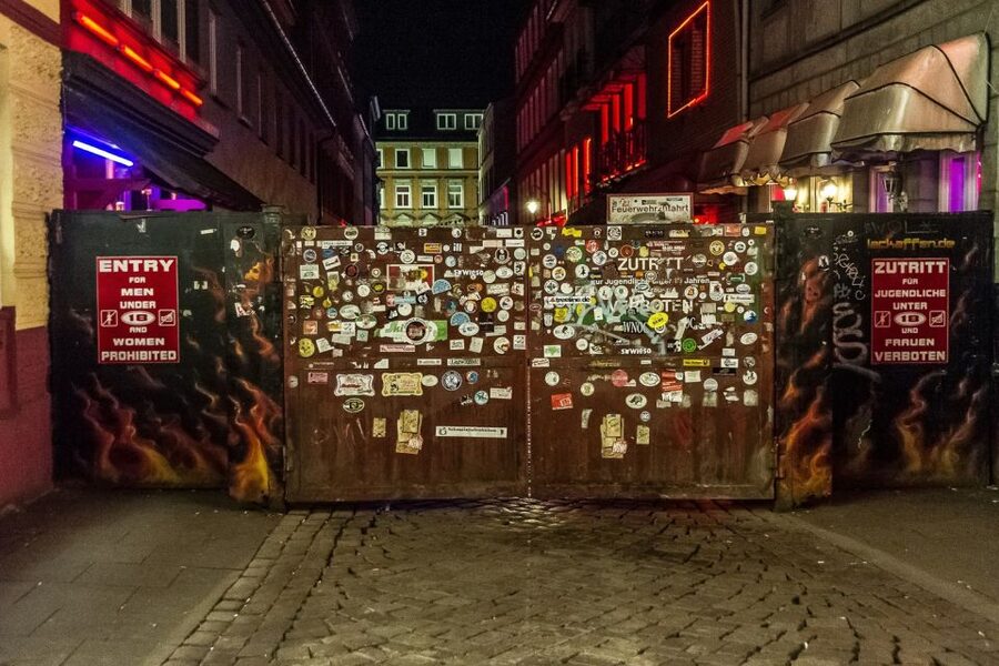 Hamburg: St. Pauli Highlights Guided Tour with Beer for 18+ - Große Freiheit and the Beatles connection