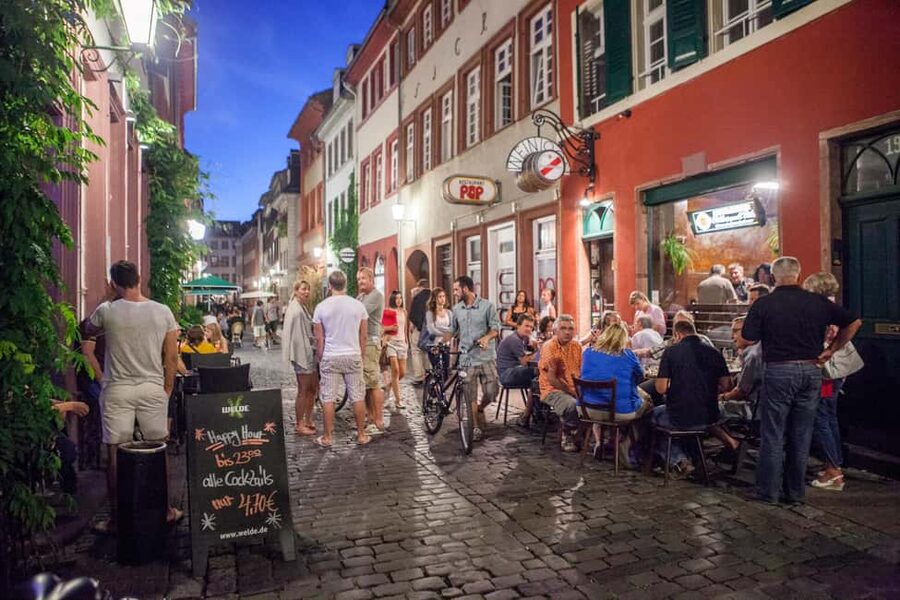 Heidelberg: Pub crawl through the old town, drinks included - Walking through Heidelberg’s old town