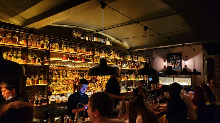 Hidden Bars Tour - Seeing Up to 15 Bars Without Making a Night of Guesswork