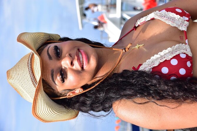 Hip Hop Adult Only Party Boat with Unlimited drinks & Sandba stop - What unlimited drinks means here