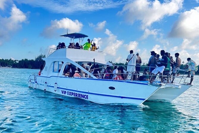 Hip-Hop Party Boat with Dj Live Adults Only and Unlimited Drinks - Key points to know before you book