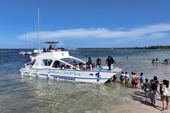 Hip-Hop Party Boat with Dj Live Adults Only and Unlimited Drinks - A short afternoon with a full party schedule