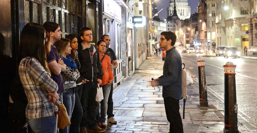 Historic pub tour with Brazilian guide (in Portuguese) - Seeing 11 pubs without drinking at all of them
