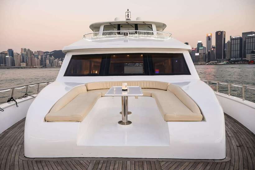 HK: Victoria Harbor Tour & Symphony of Lights (Free Drinks) - What happens during the 45-minute route