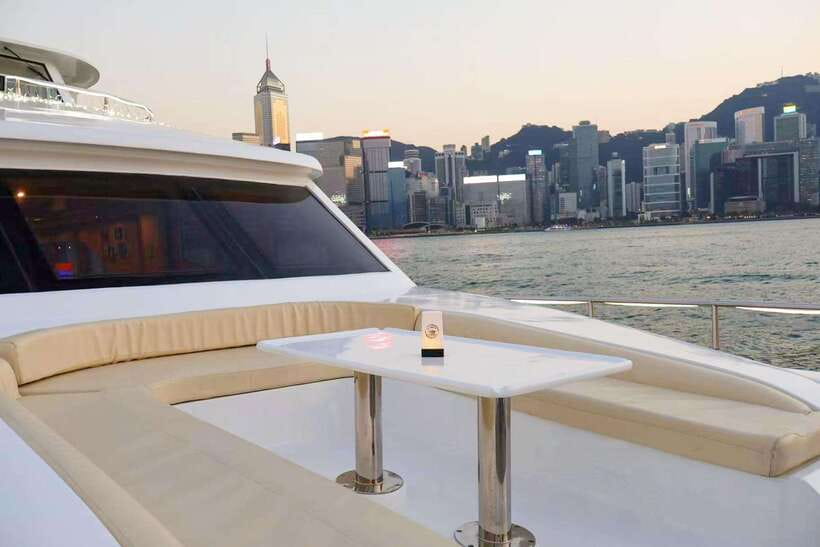 HK: Victoria Harbor Tour & Symphony of Lights (Free Drinks) - Seating, decks, and photo strategy
