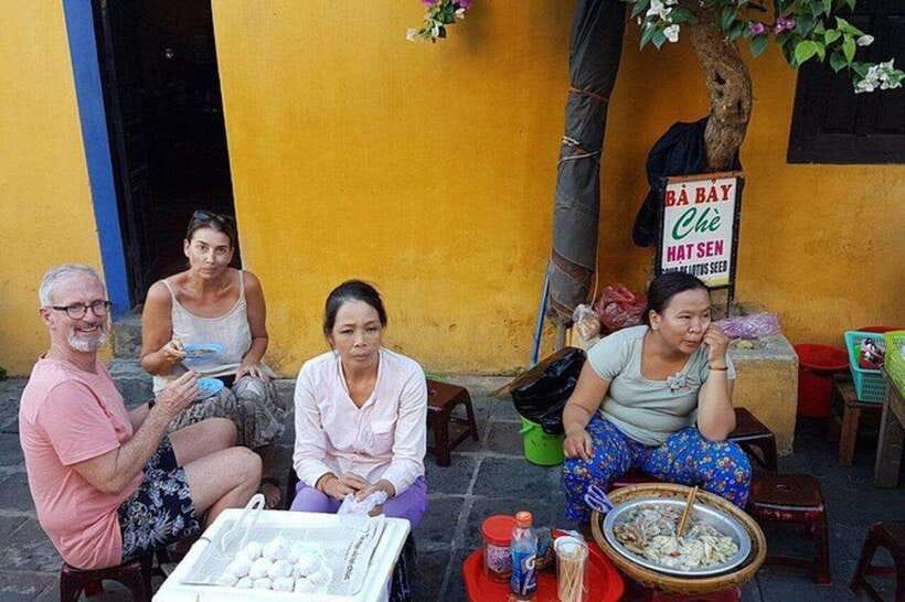 Ho Chi Minh: Tasty Vegan Food and local Beer by Motorbike - District 10 and the city beyond the center