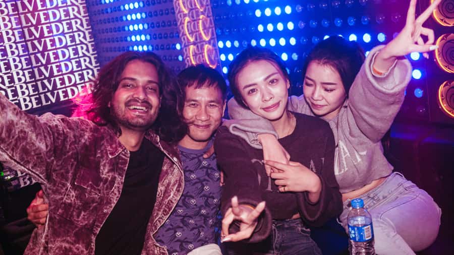 Hong Kong: 3-Hour Lan Kwai Fong Pub Crawl - Key points at a glance