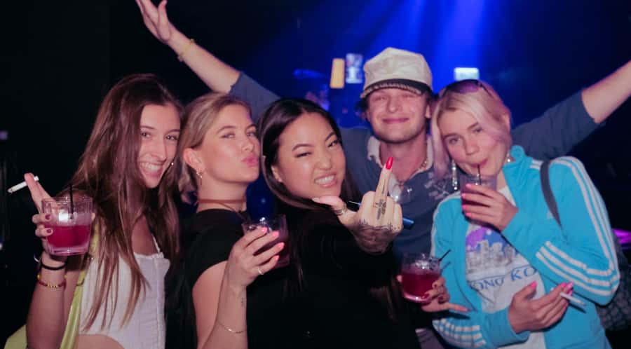 Hong Kong: 3-Hour Lan Kwai Fong Pub Crawl - Three bars, three different chances to meet people