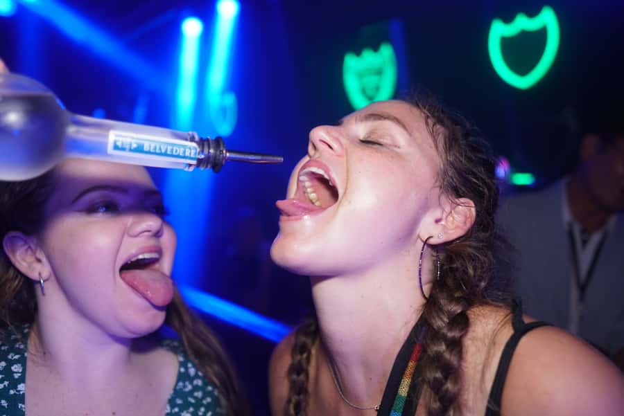 Hong Kong: 3-Hour Lan Kwai Fong Pub Crawl - The final club and why your shoes matter