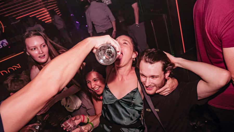 Hong Kong: 3-Hour Lan Kwai Fong Pub Crawl - Timing, meeting point, and practical preparation