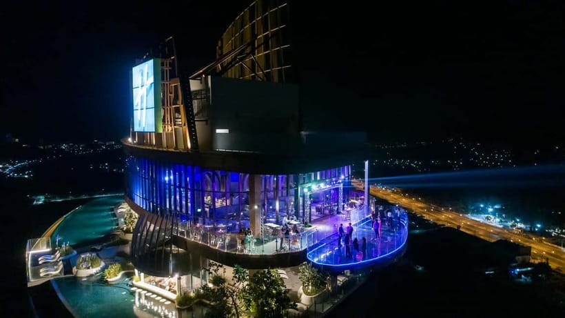 Hua Hin: Vana Nava Sky Bar Rooftop at Holiday Inn - Is $64 good value for two people?