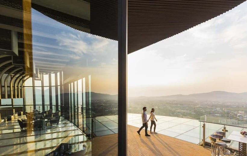 Hua Hin: Vana Nava Sky Bar Rooftop at Holiday Inn - Should you book Vana Nava Sky Bar?
