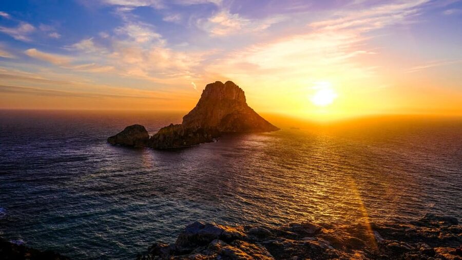 Ibiza: Midday or Sunset Sailing with Snacks and Open Bar - Practical details that affect your day