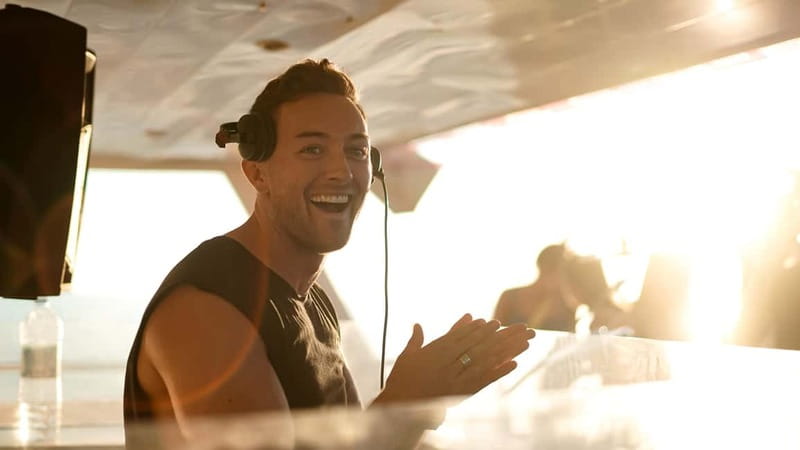 Ibiza: Party Boat w/ Drinks, Live Performances, DJ & Dancers - Who will enjoy this most