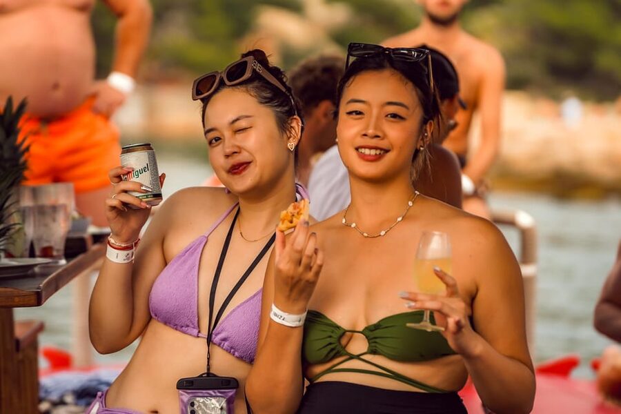 Ibiza: Secret Coves Guided Boat Tour with Open Bar and Tapas - What the open bar and food are really worth