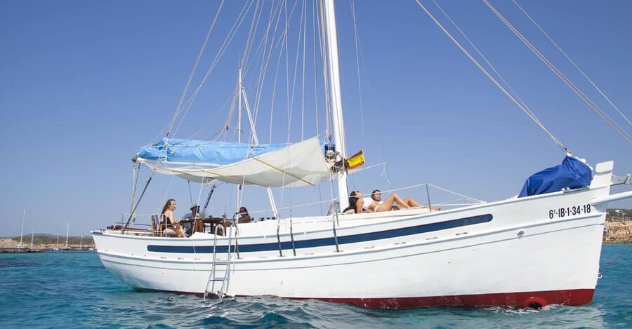 Ibiza: Sunset Private Sailboat with Tapas & Premim Open Bar - Cala Comte adds another hour on the water