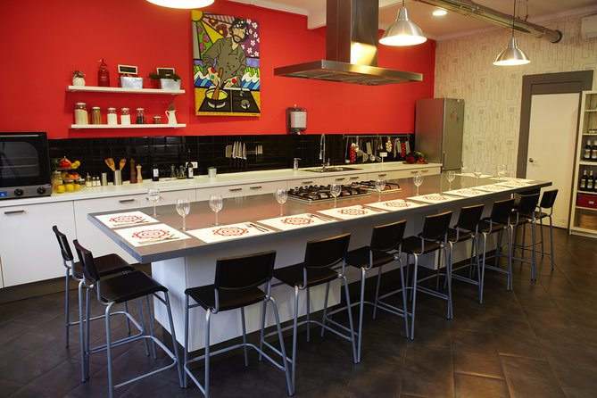 Interactive Paella & Market: Bottomless Wine & Rambla Views - How the instructors shape the experience