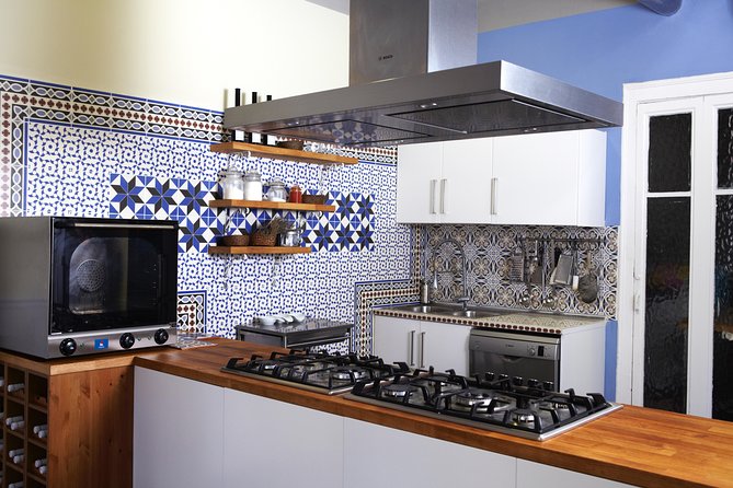 Interactive Paella & Market: Bottomless Wine & Rambla Views - Practical details worth knowing