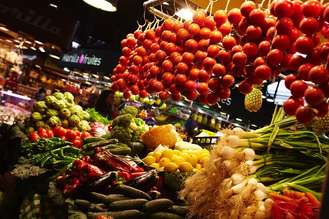 Interactive Paella & Market: Bottomless Wine & Rambla Views - Preparing Spanish classics with a working chef