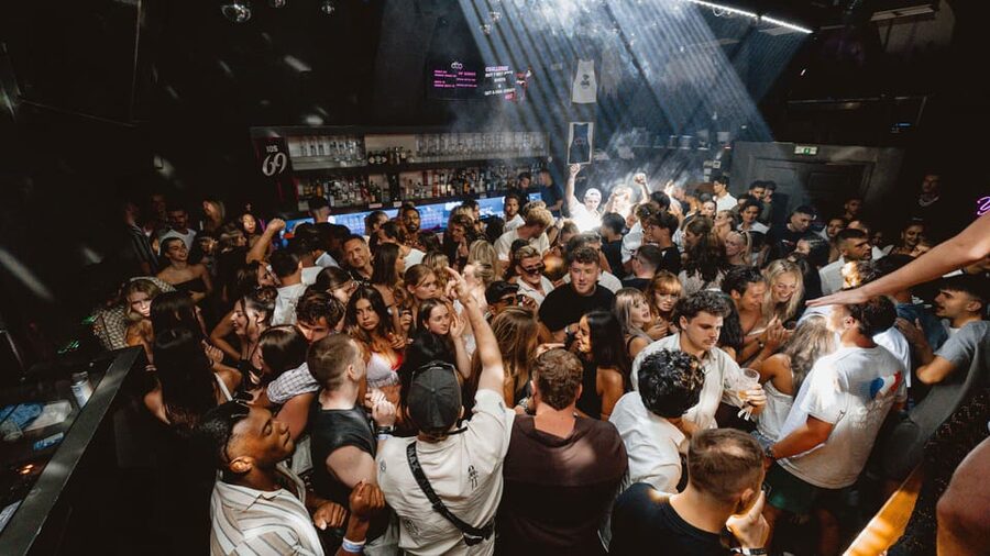 Ios: Pub Crawl with 5 Venues, 5 Shots, and 5 VIP Entrances - Key points to know before you book