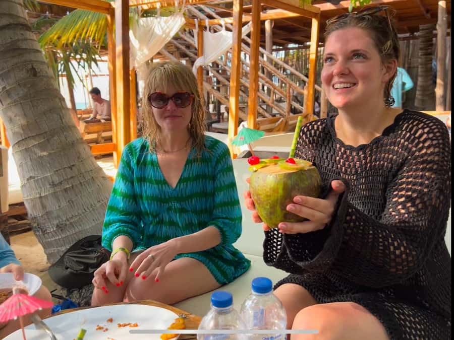 Isla Barú: Beach Club Access and Tour of the National Aviary - Small details that can make the day easier