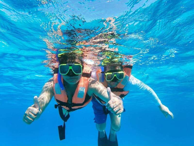 Isla Mujeres: Catamaran with Open Bar, Snorkeling and Lunch - The snorkeling stop: pretty water, limited time