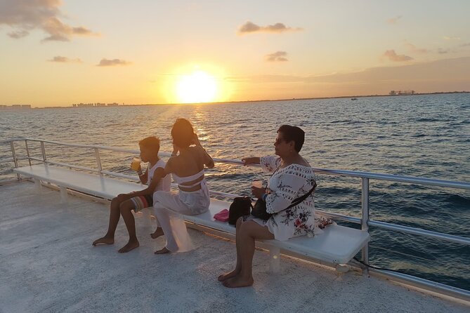 Isla Mujeres Tour with Open Bar Food and Snorkeling - What This Isla Mujeres Day Trip Actually Offers