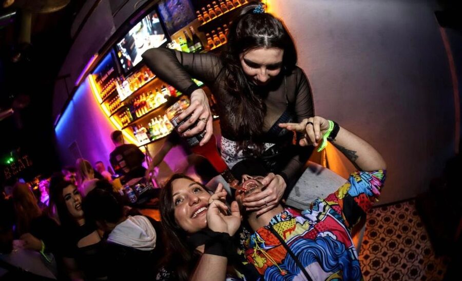 Istanbul: Party Pub Crawl with Party Bus - Who will enjoy this most