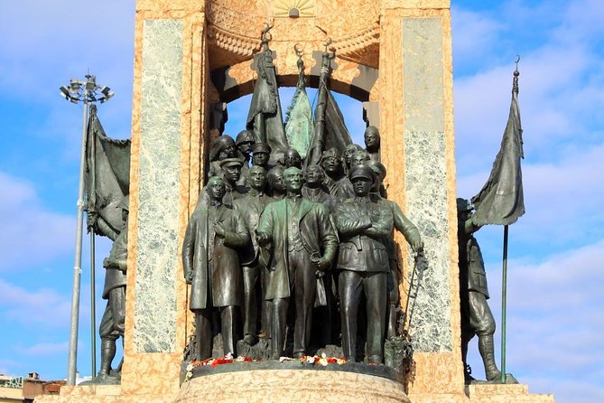 Istanbul Party Pub Crawl with Party Bus in Sultanahmet and Taksim - Key points at a glance