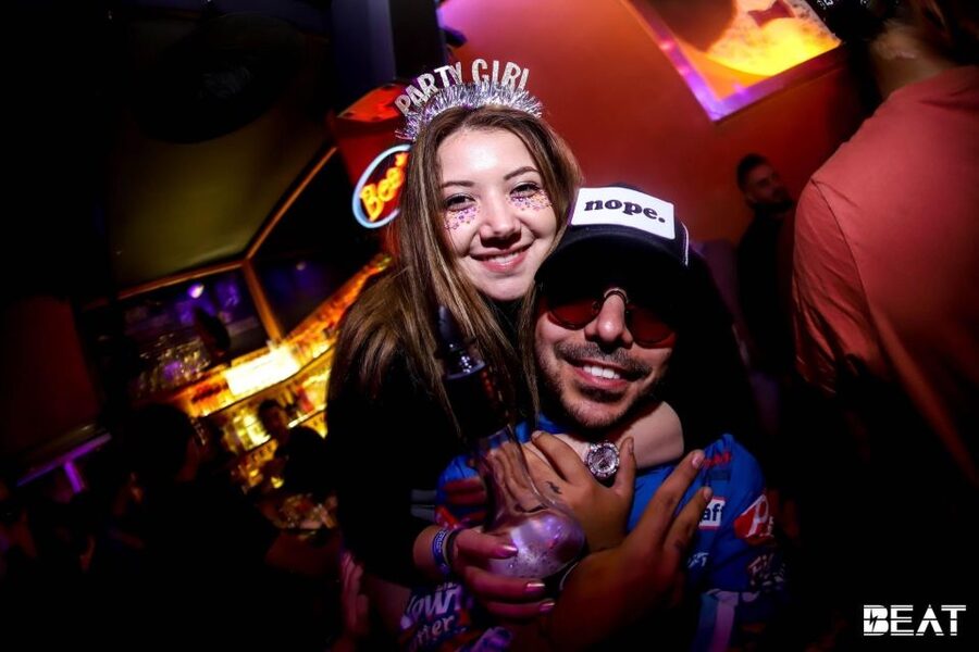 Istanbul: Party Pub Crawl with Party Bus - The meeting bar: games before the first club