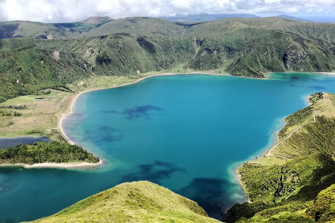 Jeep Tour Full Day Sete Cidades & Lagoa do Fogo with lunch and drinks included. - Guides are the tour’s most important variable