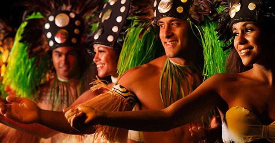 Kauai: Buffet Dinner with Open Bar and Luau Kalamaku Show - The buffet: local dishes with a wide range