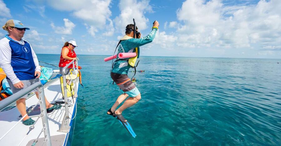 Key West: Afternoon Reef Snorkel Tour with Open Bar - Meeting the catamaran on Lazy Way Lane
