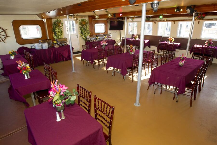 Key West: Sunset Dinner Cruise with Open Bar & Live Music - What the crew gets right