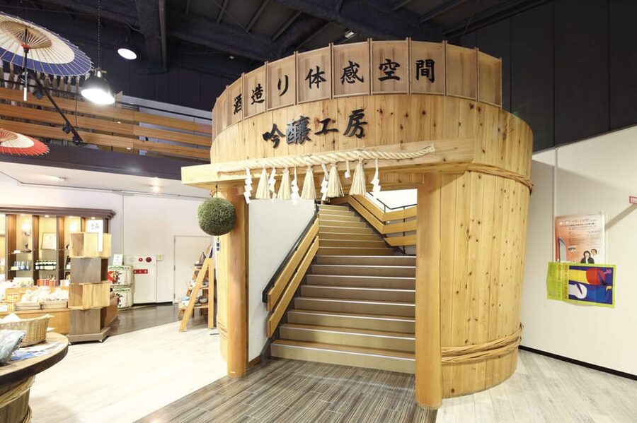 Kobe: Sake Brewery Tour with Tasting Sake - What the guide adds to the experience